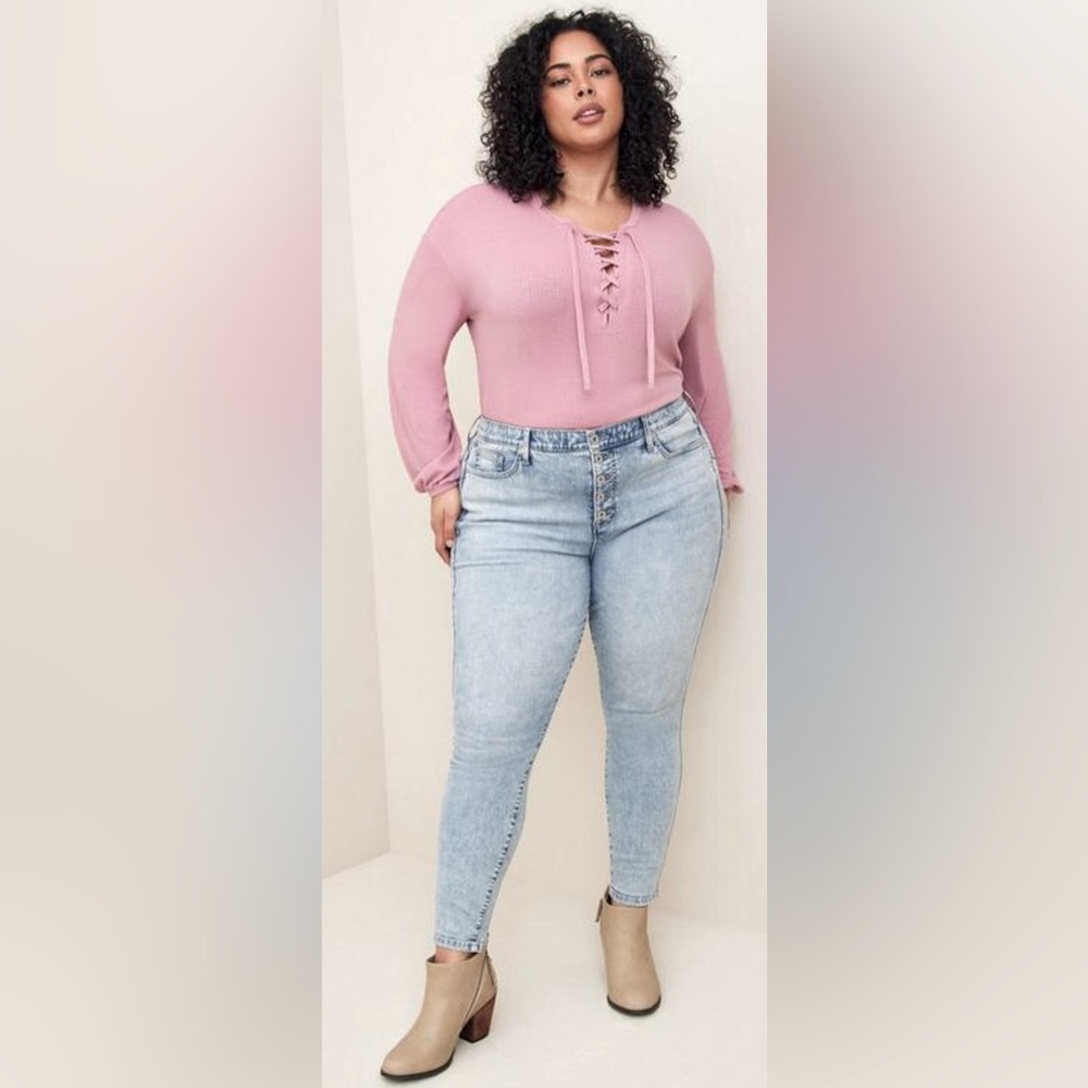 Online Exclusive:
Torrid Texture Jersey Lace-Up Drop Shoulder 🔝 size 2